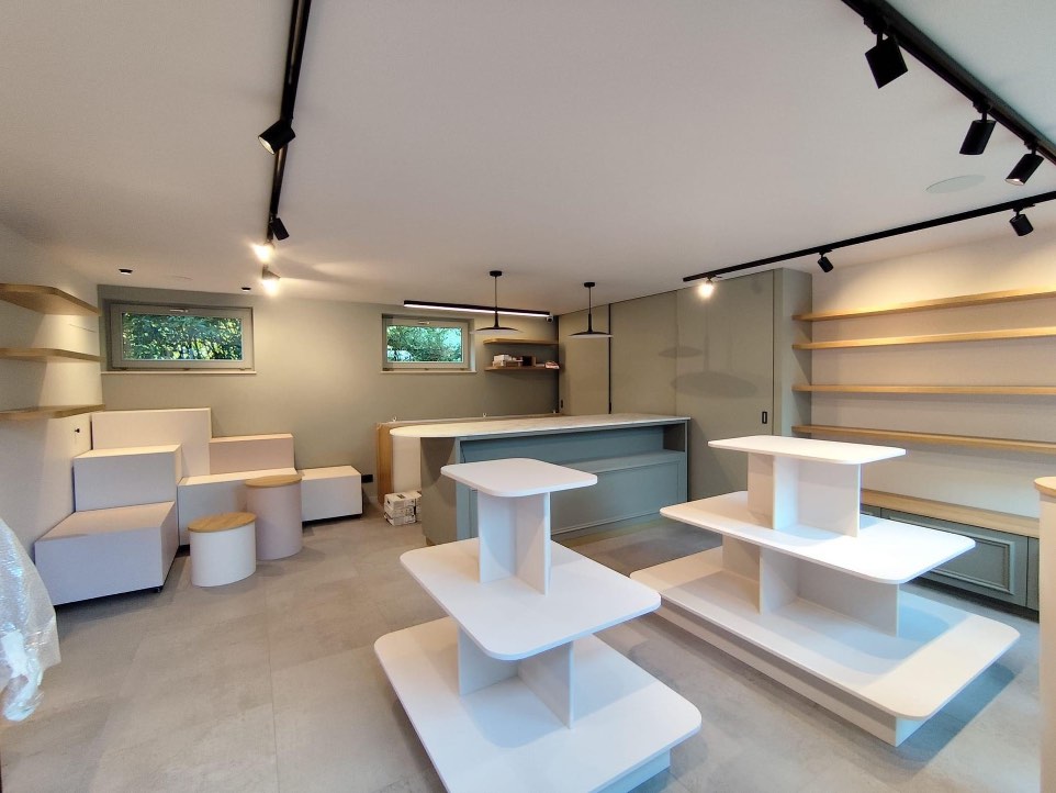 Displays et podiums sur-mesure Hors Saison