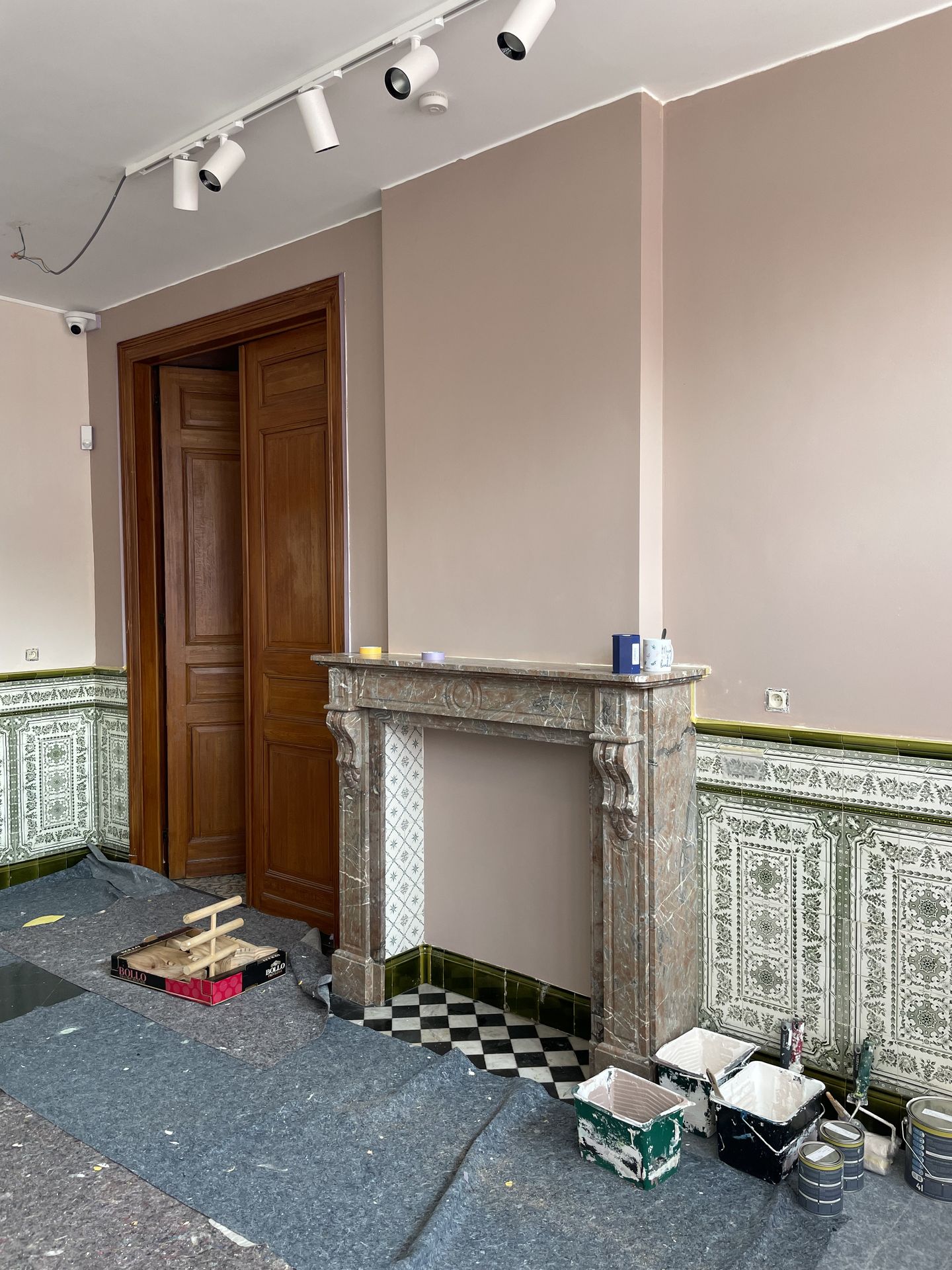 Boutique Les P'tites jolies choses pendant transformation - peintures