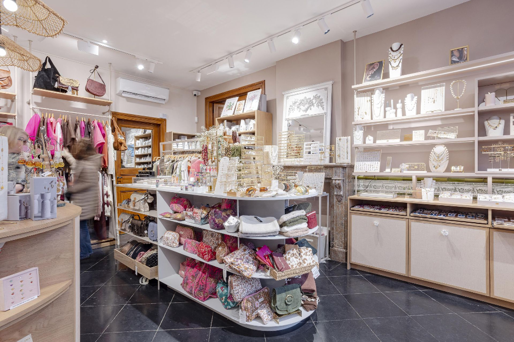 Boutique Les P'tites jolies choses après travaux -  vue traversante