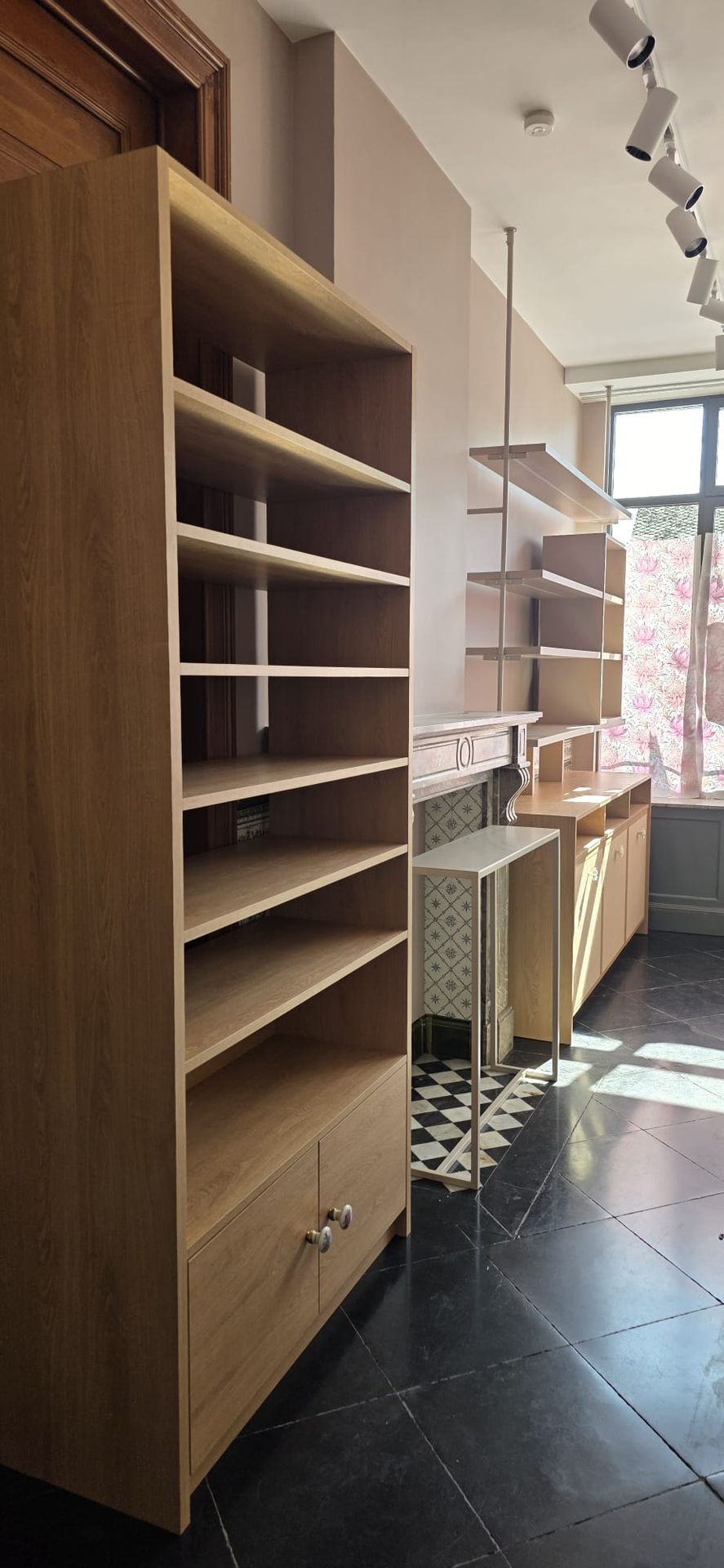 Boutique Les P'tites jolies choses pendant transformation -  mobilier sur-mesure